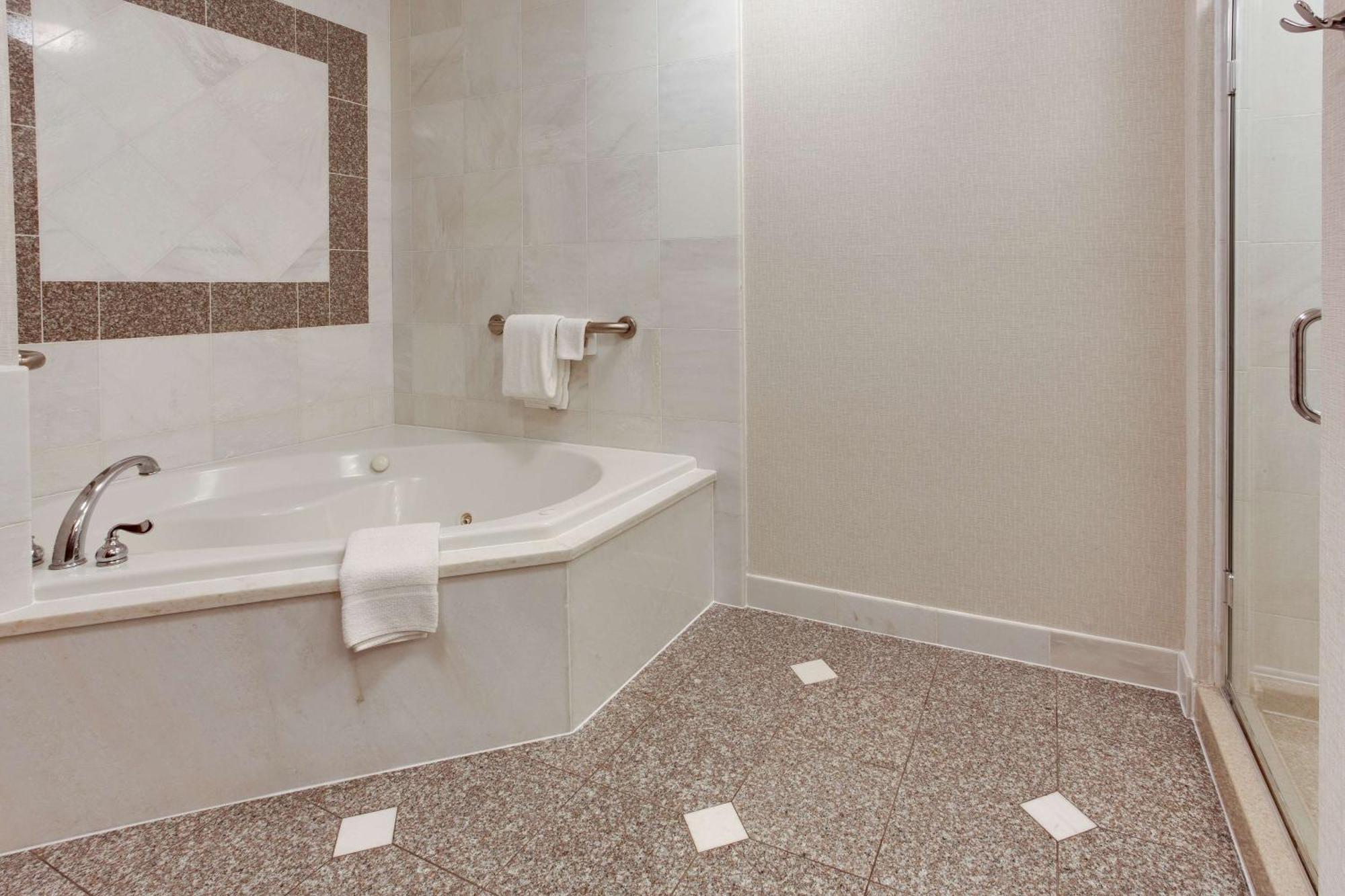 Drury Inn & Suites West Des Moines Eksteriør billede
